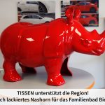 Figur eines roten Nashorn